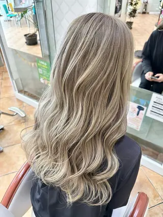 カラー PARIS PARI 西条店所属・廣藤 梨花のヘアスタイル