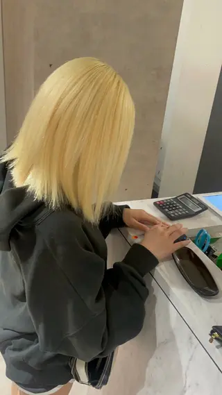 ミディアム 🇰🇷ハイトーン× 韓国レイヤー레이어드のヘアスタイル