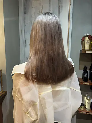 セミロング ブリーチ無しWカラー mana🎀🤍のヘアスタイル