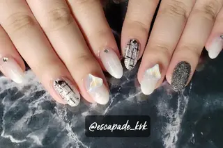 ミディアム ネイル クロキ 。のネイルデザイン