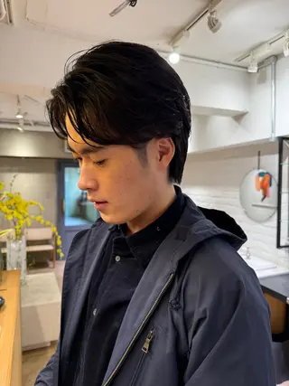 ミディアム メンズ センターパート 田形清流のヘアスタイル