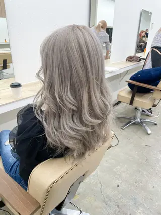 ロング カラー ハイトーン/レイヤー /ケアブリーチ石川治のヘアスタイル