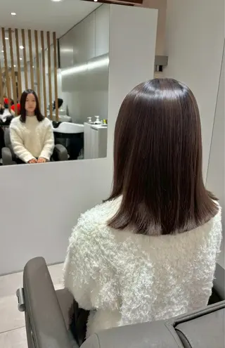 セミロング 白土 さくらのヘアスタイル