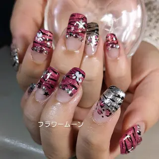 ネイル フラワー ムーンのネイルデザイン