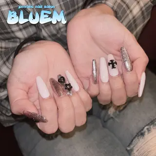 ネイル BLUEM なな🐶のネイルデザイン