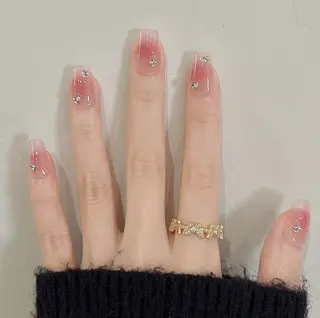 ミディアム FLORA NAIL SALON 黄兪榕のネイルデザイン