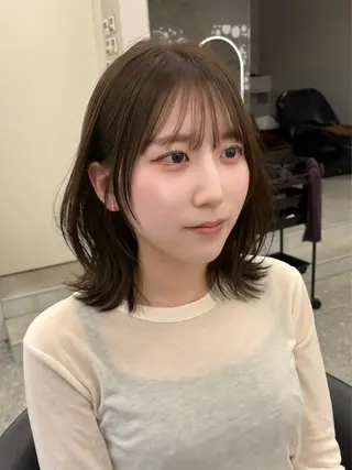 ミディアム カラー ヘアアレンジ fumika🎀 韓国ヘア×ベージュのヘアスタイル
