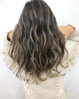 ロング カラー ブリーチカラーレイヤ ーカット🦋annaのヘアスタイル
