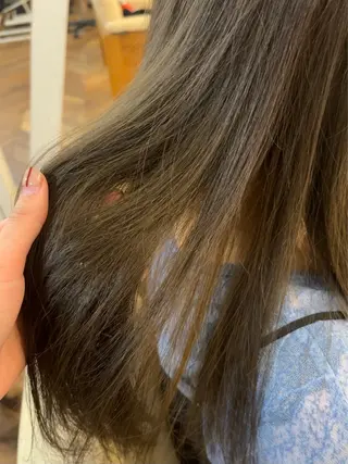 ロング カラー momb所属・杉浦 姫菜のヘアスタイル