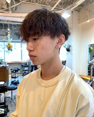 ショート パーマ メンズ グランジヘア 無造作ヘアHYUGAのヘアスタイル