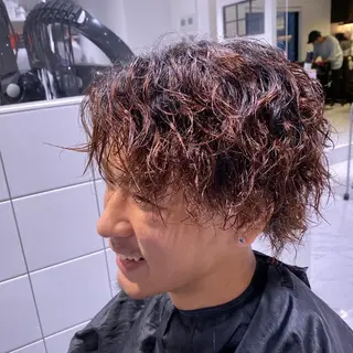 ショート パーマ メンズ 赤み消し🌿 透明感カラー🫧のヘアスタイル