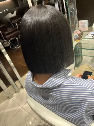 ショート カラー 鈴木 芽依のヘアスタイル