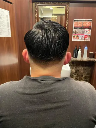 ショート メンズ 海老原 コウのヘアスタイル