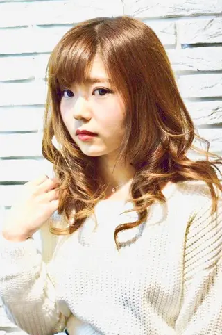 ロング カラー 佐藤 美紅のヘアスタイル