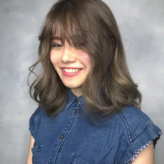 セミロング カラー ORIKA 美容室のヘアスタイル