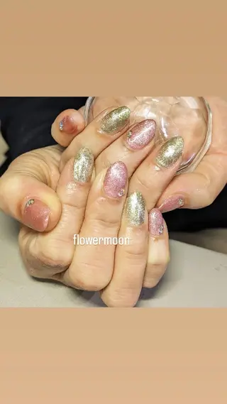 ネイル フラワー ムーンのネイルデザイン