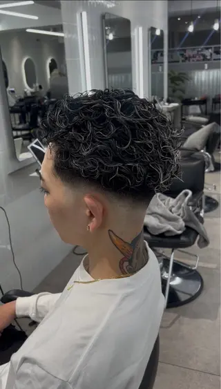 メンズ onyx所属・表参道/フェード・ メッシュ・ハイトーンのヘアスタイル
