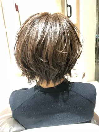 ショート カラー 辻本 夏子のヘアスタイル