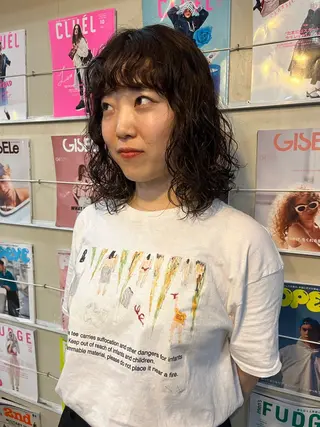 ミディアム パーマ ハイトーン/顔まわり レイヤー/YUKAのヘアスタイル