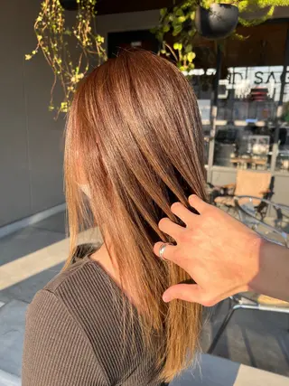 セミロング カラー 艶々🫧ハイトーン 輝のヘアスタイル