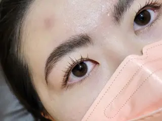 マツエク・マツパ アイブロウ 💜bora .のネイルデザイン