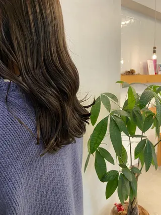 セミロング カラー Rinon所属・沖 真琴のヘアスタイル