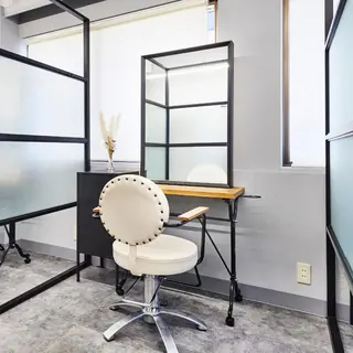 ミディアム カラー N° aria 三軒茶屋のヘアスタイル