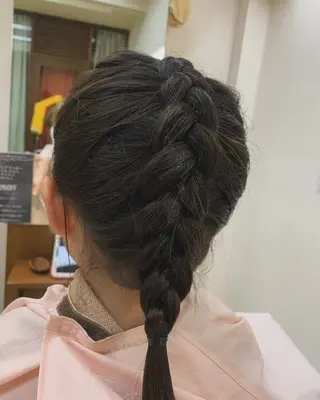 ヘアアレンジ 理美容室モテナ所属・カトリ プージャのヘアスタイル