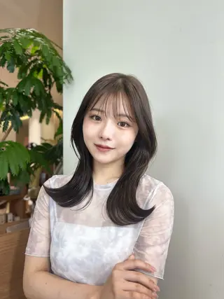 ミディアム 佐々木 萌衣のヘアスタイル