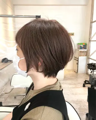ショート esse大阪茶屋町店所属・レイヤーカット 新井田陽寿のヘアスタイル