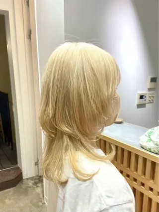 ミディアム カラー écouter所属・ショート/ウルフ ハイトーン/カイセイのヘアスタイル