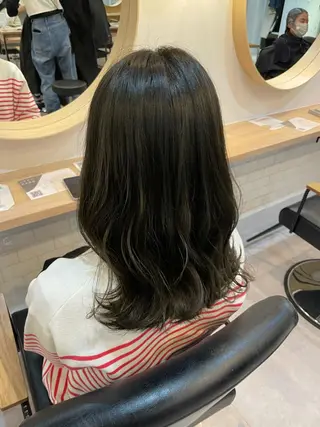 ミディアム カラー akane .のヘアスタイル