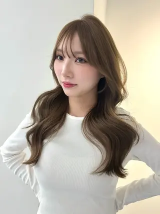 ロング カラー ViVIE所属・TATSU ミルクティーベージュのヘアスタイル