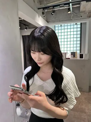 ロング カラー 𝑦𝑢𝑟𝑖𝑎 MIRAのヘアスタイル