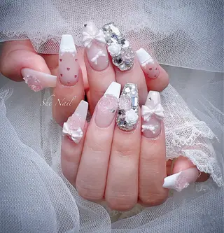 ネイル She Nail所属・ISA_ BELLAのネイルデザイン