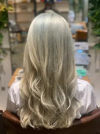 ロング カラー ハイライト✨髪質改善 TAKAさんです😊のヘアスタイル