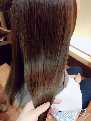 ロング GUESTs(ゲスト)所属・T つぐみのヘアスタイル