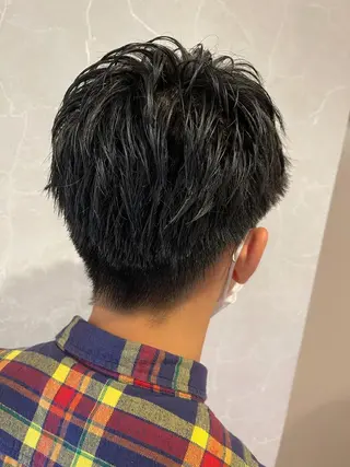 メンズ 濱田輝レイヤー 韓国風 ハイトーンのヘアスタイル