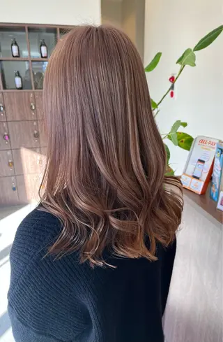 セミロング ブリーチ⏳艶カラー Natsukiのヘアスタイル