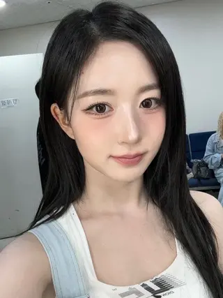 セミロング カラー ヘアアレンジ 寒色アイドルカラー JUNOチナツのヘアスタイル