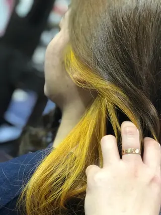 セミロング カラー vi viのヘアスタイル