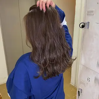 ロング NANAMI/透明感 カラー/グレージュのヘアスタイル