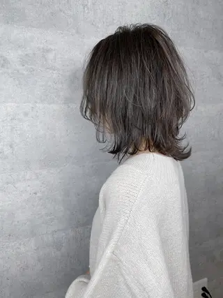 ミディアム カラー _WHITE 天王寺のヘアスタイル