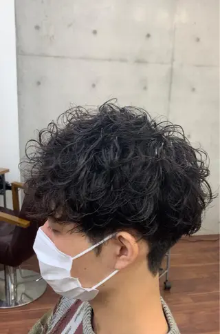 ミディアム パーマ メンズ クセを最大限に活かす メンズパーマ奈良大祐のヘアスタイル