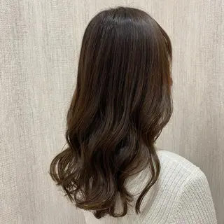 セミロング カラー 🫧透け感⋆艶髪💎 山口アヤカのヘアスタイル