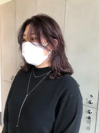 ミディアム カラー 古屋 花織のヘアスタイル