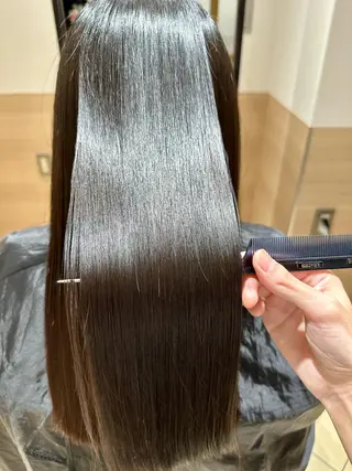 ロング Geniee horie所属・ともや 髪質改善縮毛矯正のヘアスタイル