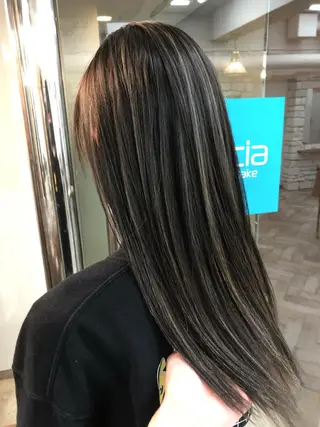 セミロング ✨艶感/透け感✨Sherry所属・艶髪/ハイトーン Sherryのヘアスタイル