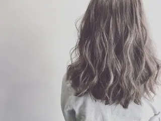 セミロング カラー てんま さやかのヘアスタイル