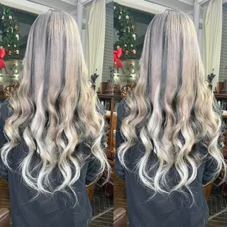 ロング カラー モモカ/ハイトーン /バレイヤージュのヘアスタイル